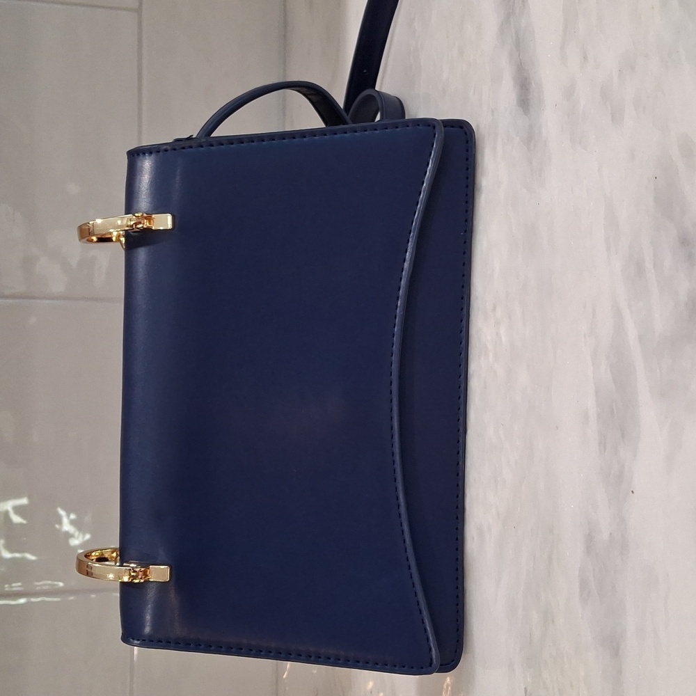 Chain Handbag - Picture 2 of 15
